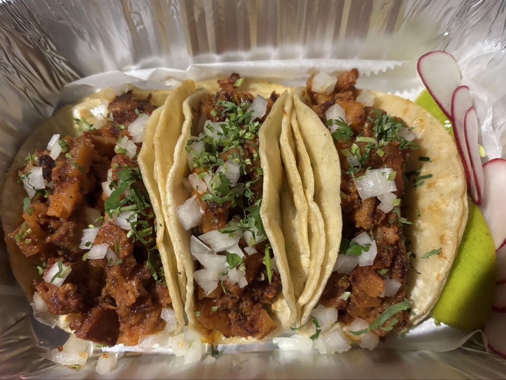 Tacos at Rey De Reyes Food Truck in Brooklyn, New York