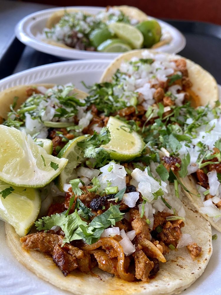 Tacos at Tacos La Banqueta Puro DF in Dallas, Texas