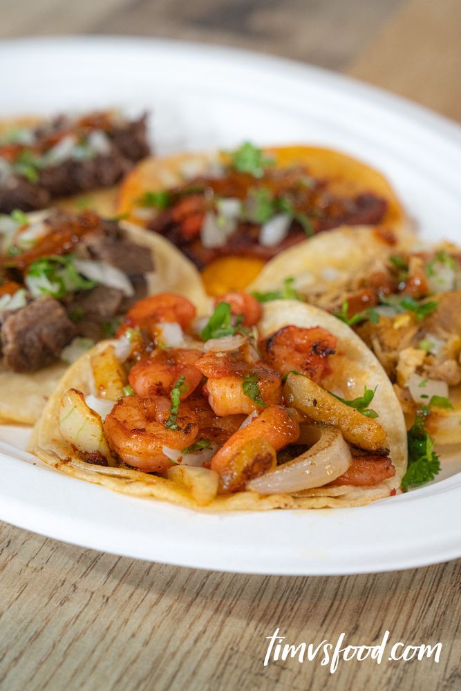 Tacos at Taqueria El Arquito in Dallas, Texas