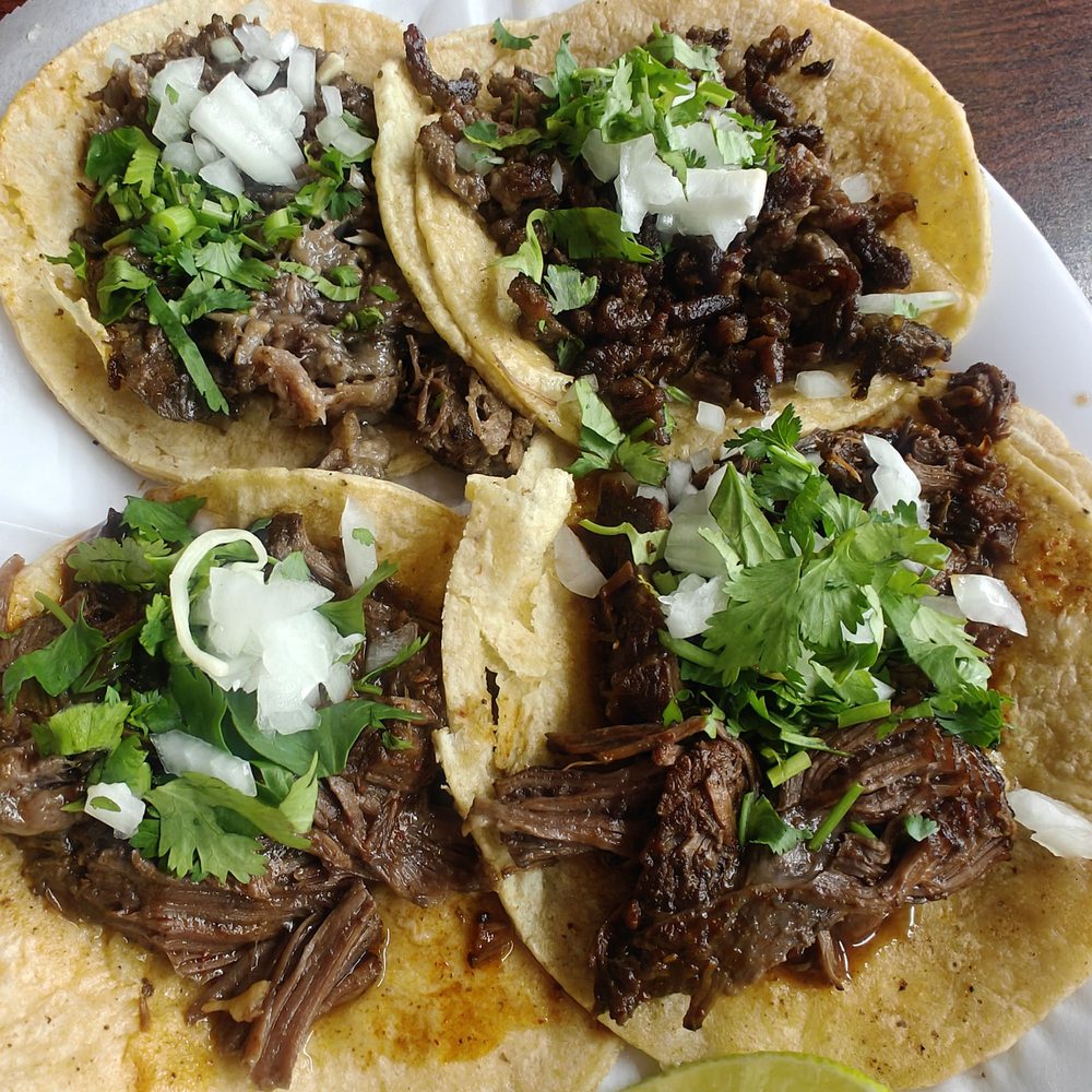 Tacos at Taquería El Jardín in Chicago, Illinois